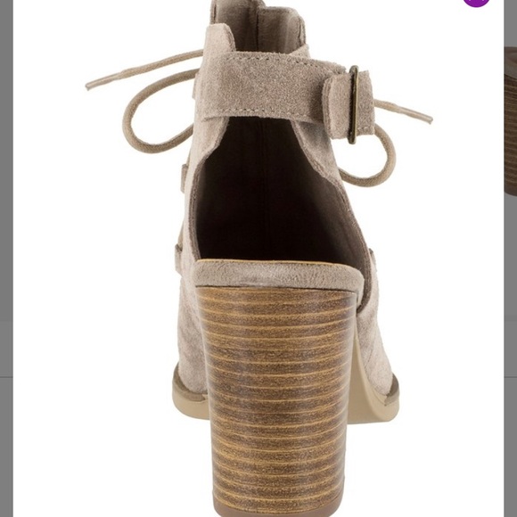 Bella vita almond pry-Italy suede sandal. - Picture 4 of 6